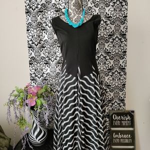 Black and white dress  (free size-14)